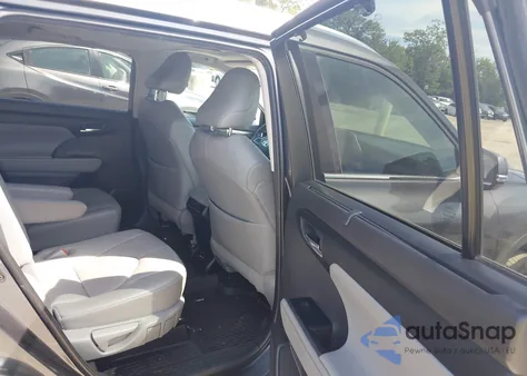 2020 Toyota Highlander Xle z USA, uszkodzony, nr VIN 5TDGZRBH4LS029675